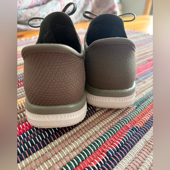 Sketchers slip one - Picture 6 of 8